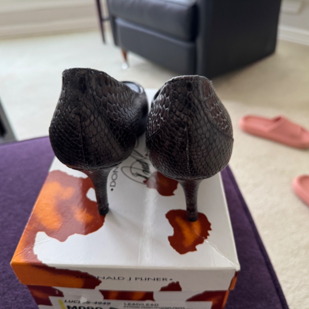 Heels - Picture 2 of 4